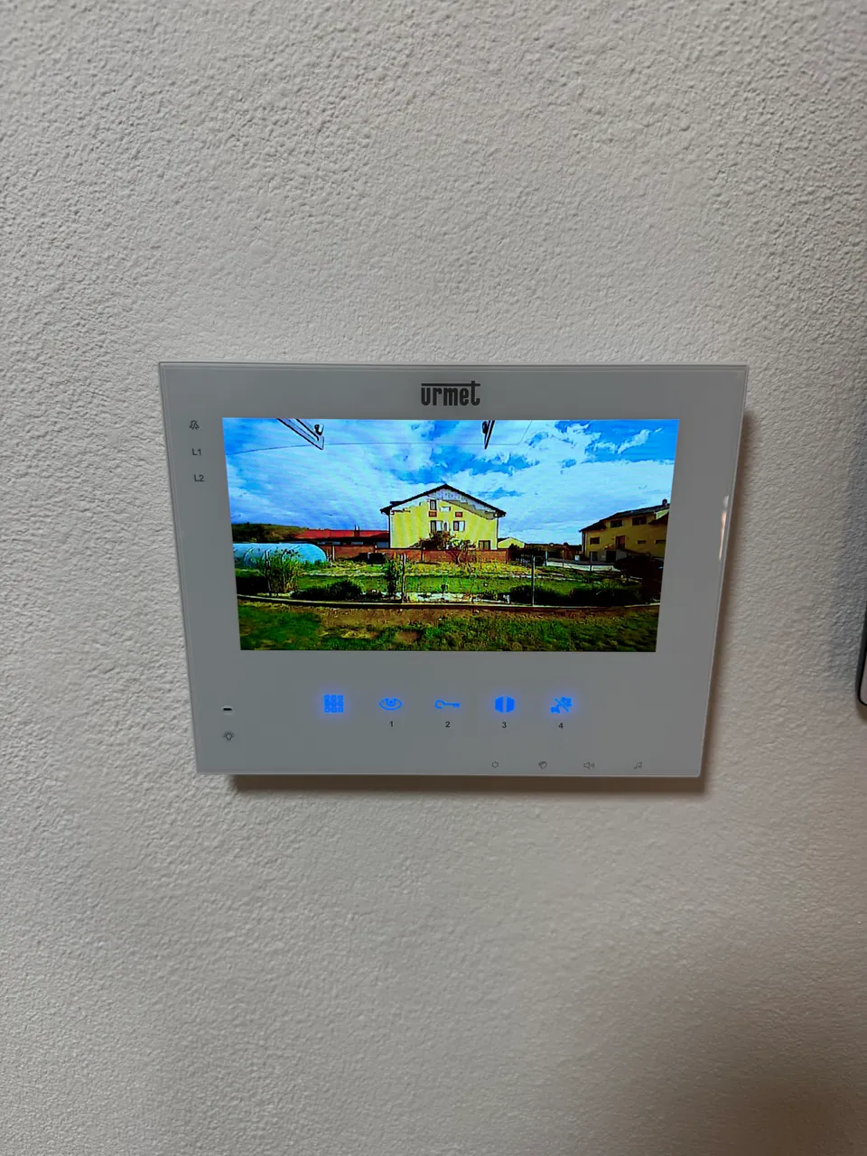 Vnitřní monitor videotelefonu Urmet s obrazem od vstupu